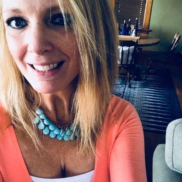 Meet your Posher, Jenny - Picture 2 of 3